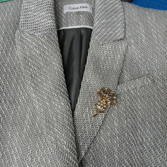 Vintage Coro? Brooch - Picture 5 of 5